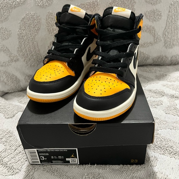 Jordan 1 Retro High OG (PS) Taxi/Black-Sail Size 3Y - Picture 4 of 11